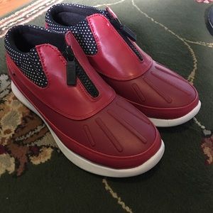 Waterproof short red boots